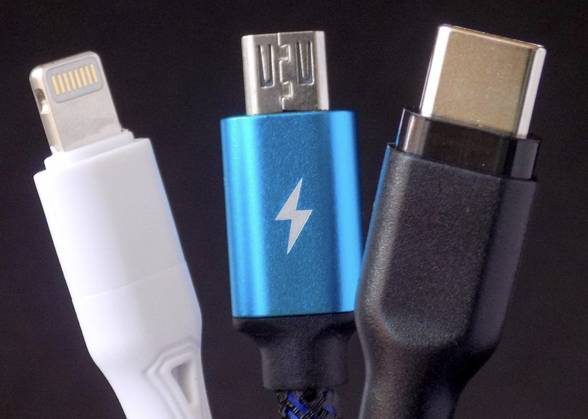 Why Universal Phone Chargers Should Be A Thing, But Won't Be Anytime Soon